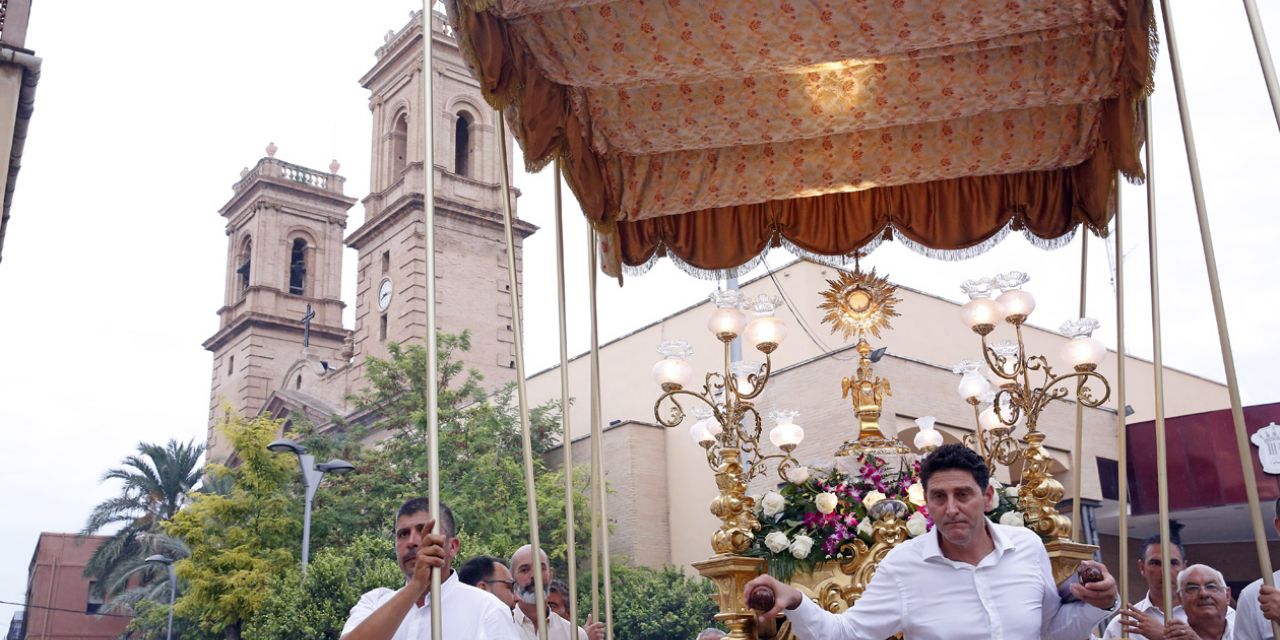  Almàssera celebra el Corpus Christi, dos meses después por dispensa papal por el ´Miracle dels Peixets` 