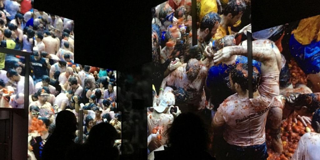  La Tomatina de Buñol se desplaza hasta Barcelona de la mano del Poble Espanyol v