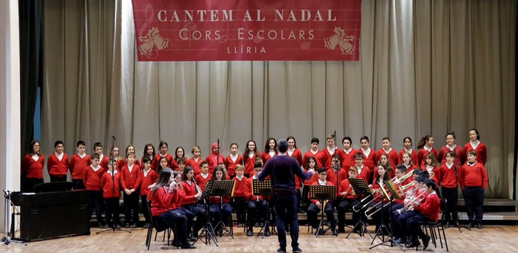   Llíria se llena de Navidad con las voces de más de 400 escolares durante el festival “Cantem al Nadal”