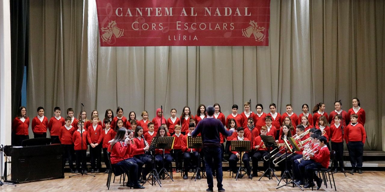   Llíria se llena de Navidad con las voces de más de 400 escolares durante el festival “Cantem al Nadal”