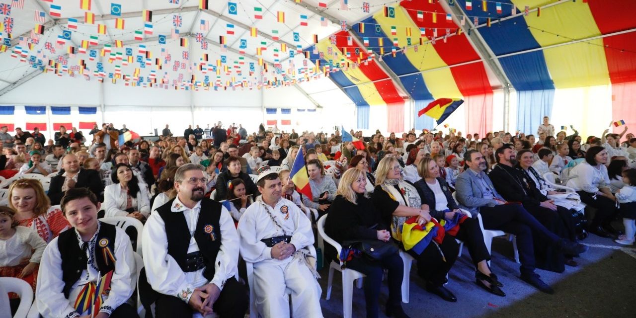  La comunidad rumana celebra en l'Alfàs del Pi el centenario de su Día Nacional