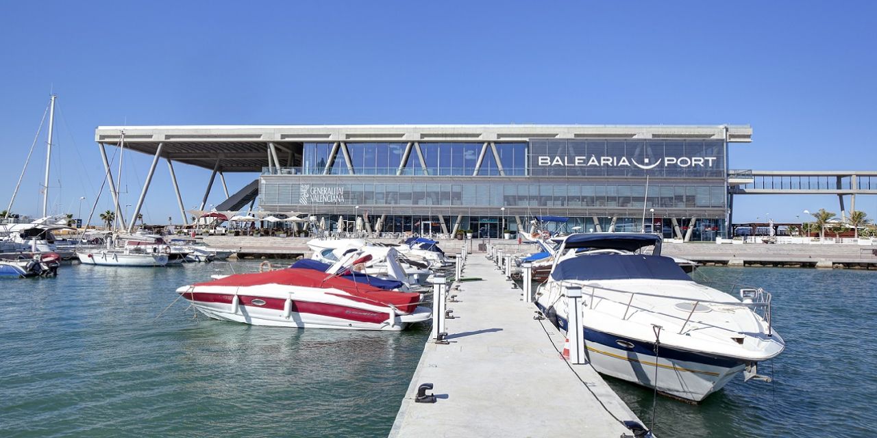  La terminal de Baleària de Dénia recibe la distinción de calidad turística como puerto de atraque de cruceros y ferris