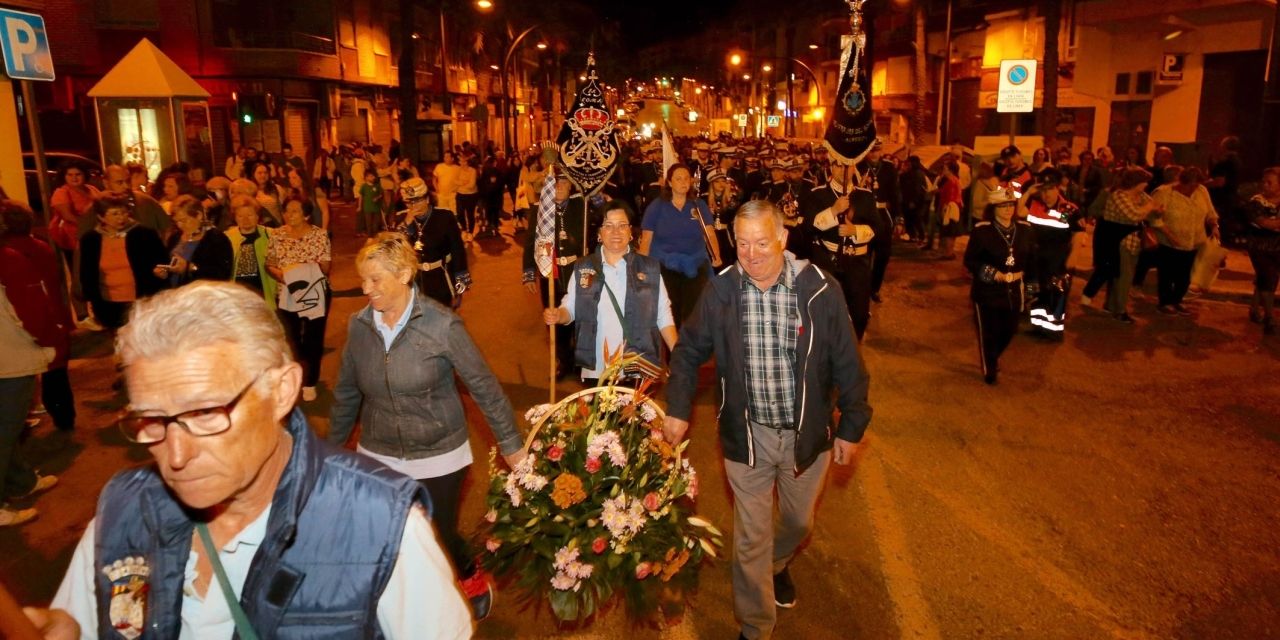  MILES DE DEVOTOS PEREGRINAN A PIE DE NOCHE DESDE DECENAS DE LOCALIDADES A VALENCIA PARA LA FIESTA DE LA VIRGEN DE LOS DESAMPARADOS