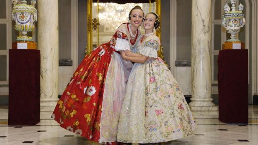  Joan Ribó preside la Proclamación de Rocío Gil y Daniela Gómez como Falleras Mayores de València 2018