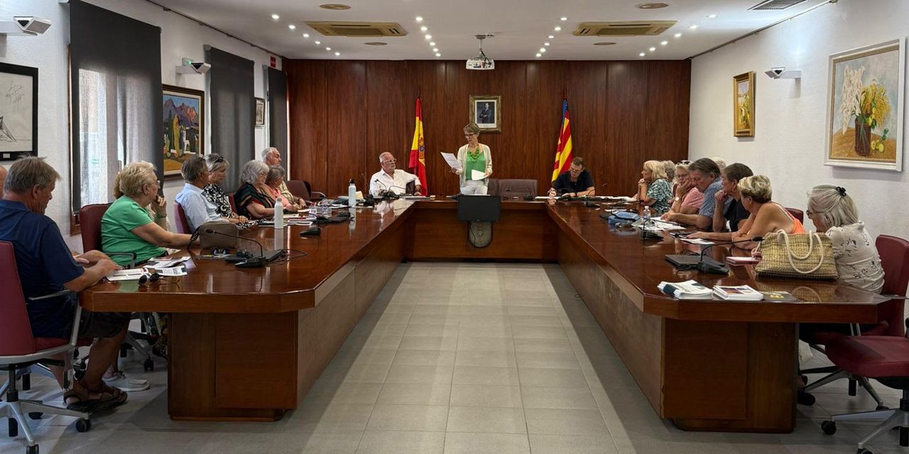  El Ayuntamiento de l’Alfàs del Pi retoma el contacto con asociaciones de residentes extranjeros tras el verano 