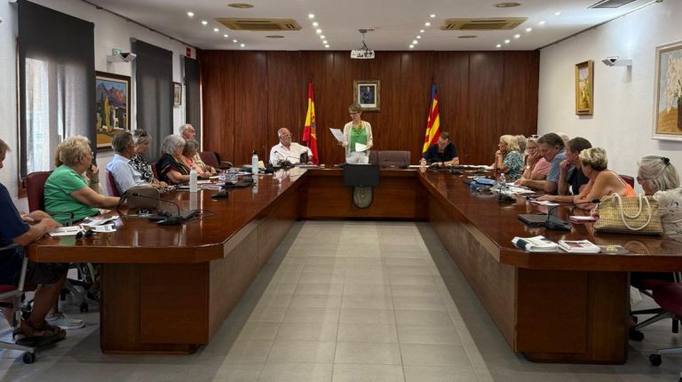 El Ayuntamiento de l’Alfàs del Pi retoma el contacto con asociaciones de residentes extranjeros tras el verano 
