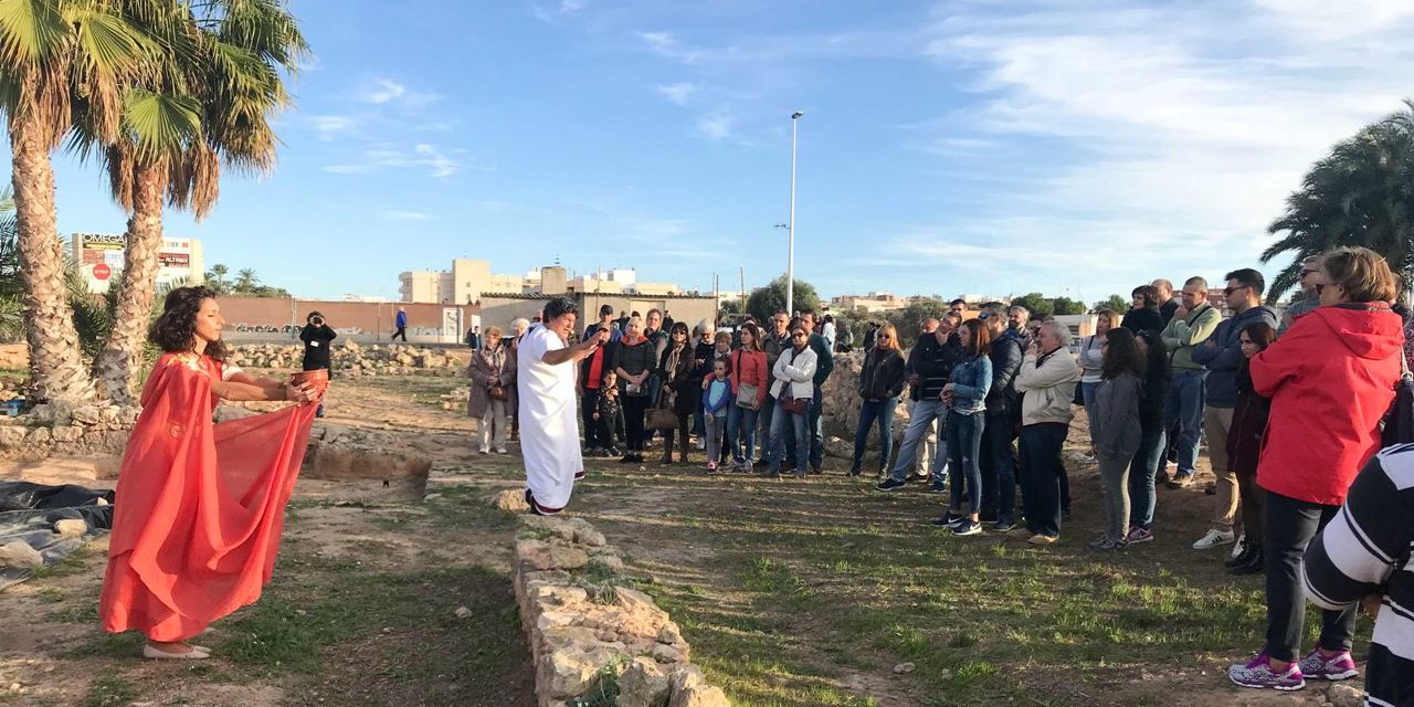  Éxito de la visita guiada por el yacimiento arqueológico La Picola en Santa Pola