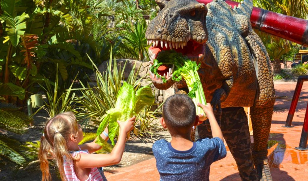  Llegan dos dinosaurios animados T-rex a Terra Natura Benidorm