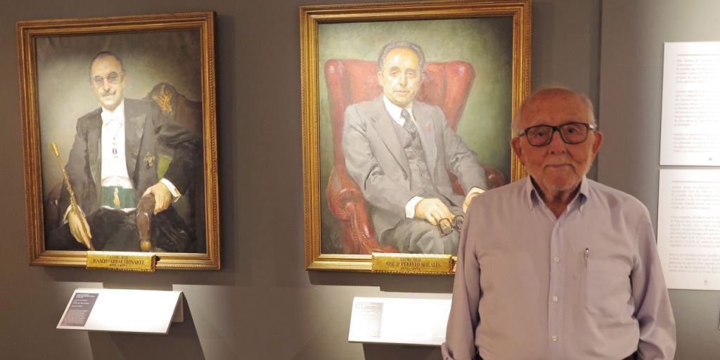  El ex presidente Perelló Morales visita su retrato oficial en la muestra Las imágenes del poder del MuVIM