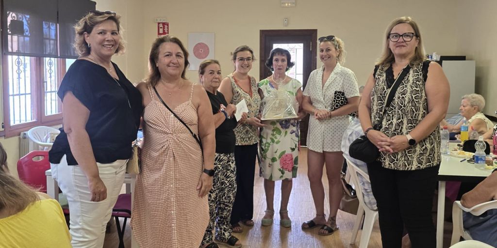  Los mayores del Hogar del Pensionista de l’Alfàs del Pi donan 1.000 euros a ASPANION en su compromiso solidario 