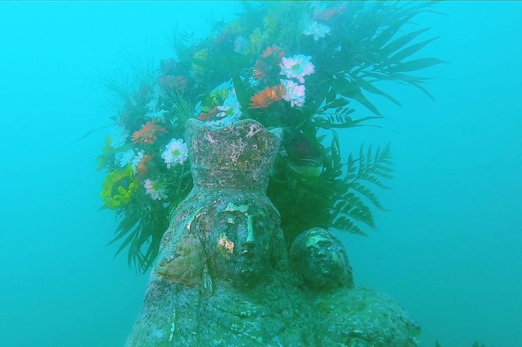  OFRENDA BAJO EL MAR