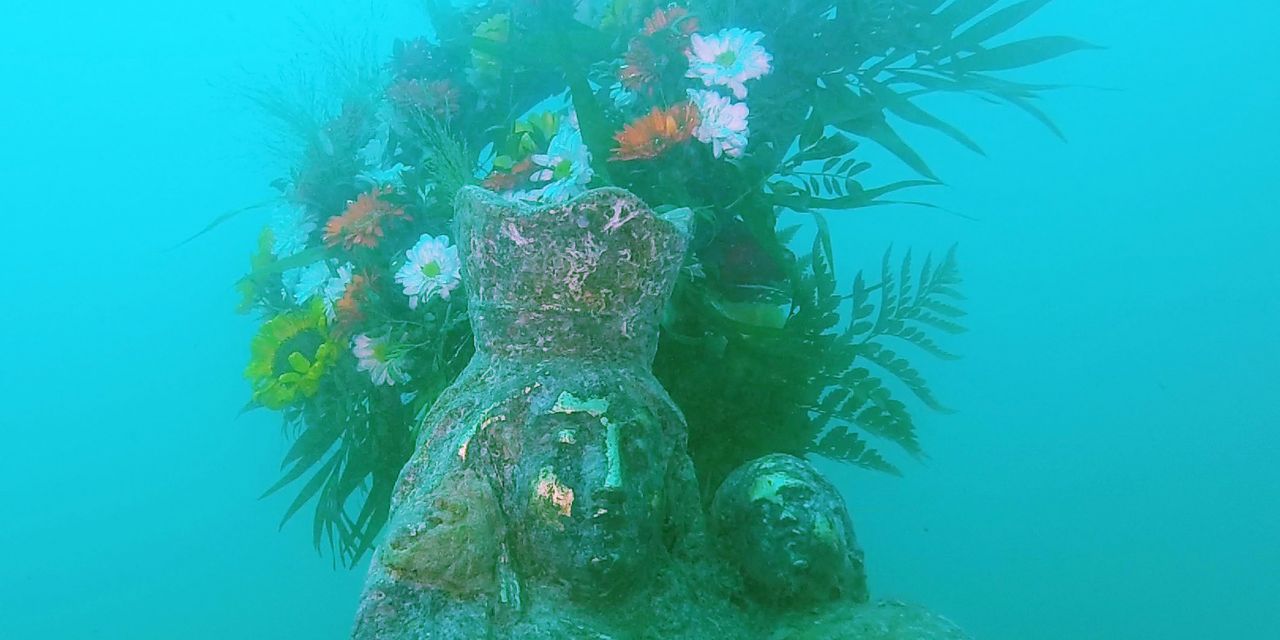  OFRENDA BAJO EL MAR