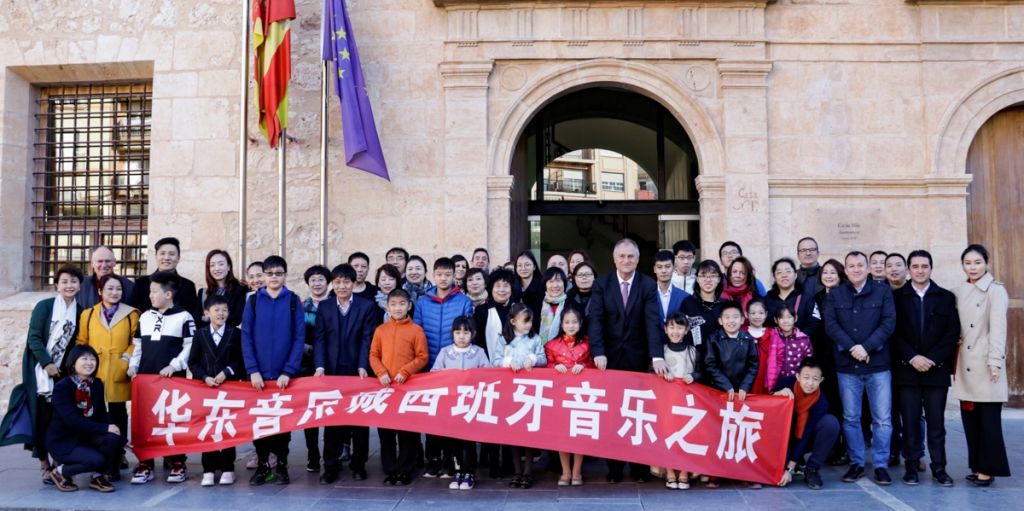  Llíria recibe a un grupo de músicos chinos que recibirán clases gracias a un intercambio musical 