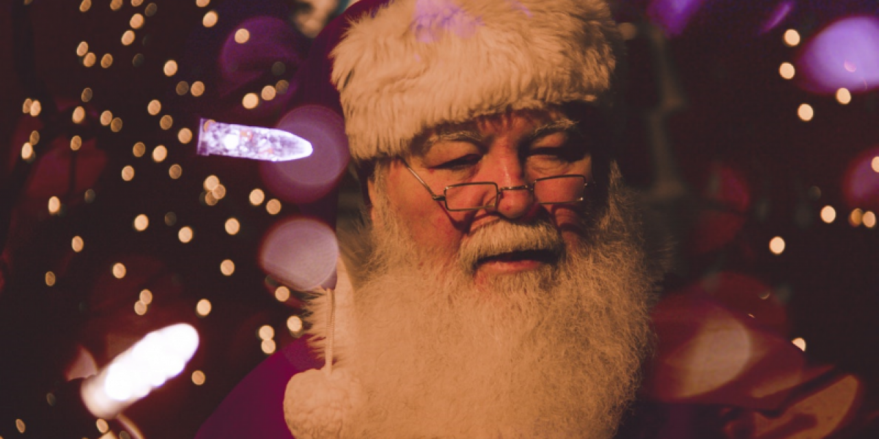  Santa Claus visita su casa de Alicante por Navidad