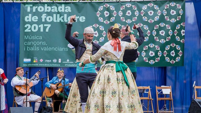 Vallés recibe el mes de julio con la Trobada de Folklore 