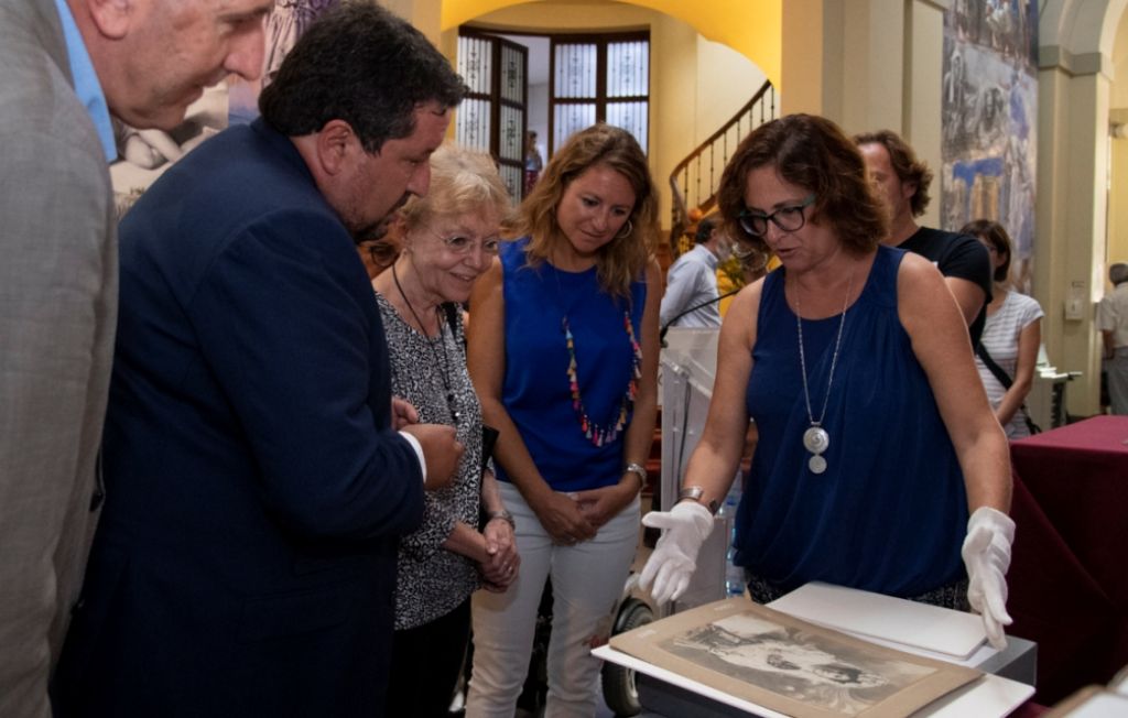  Exposición de una selección de 8.000 fotografías sobre la compositora castellonense Matilde Salvador