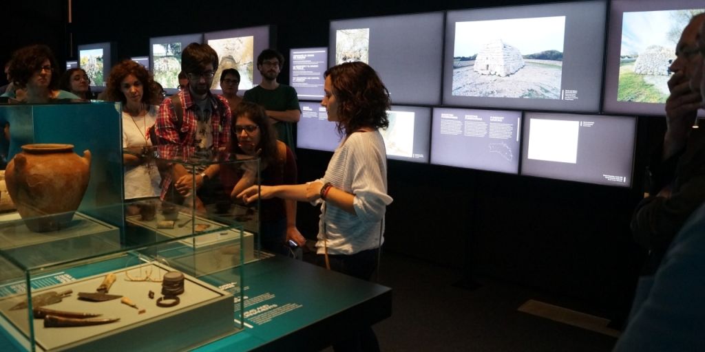  El Museu de Prehistòria habla de la arquitectura para los muertos en la Menorca talayótica