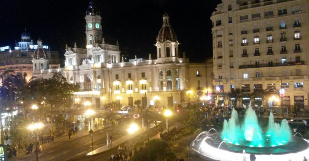  El Ayuntamiento de Valencia cuenta con la mensajera Caterina para recoger las cartas de los Reyes Magos 