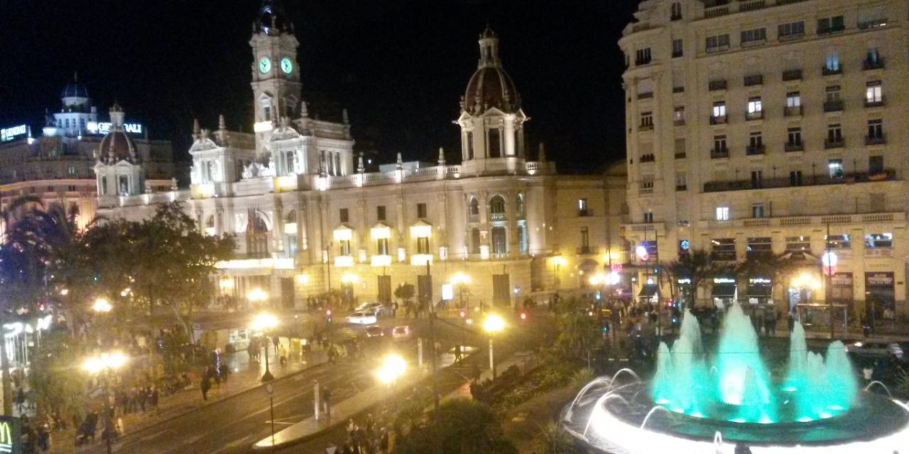  El Ayuntamiento de Valencia cuenta con la mensajera Caterina para recoger las cartas de los Reyes Magos 