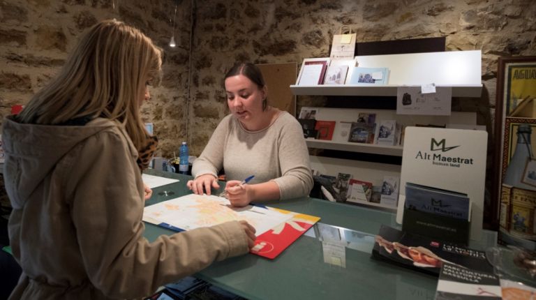 La Diputación de Castellón concede 225.000 euros en subvenciones para que los ayuntamientos contraten informadores turísticos