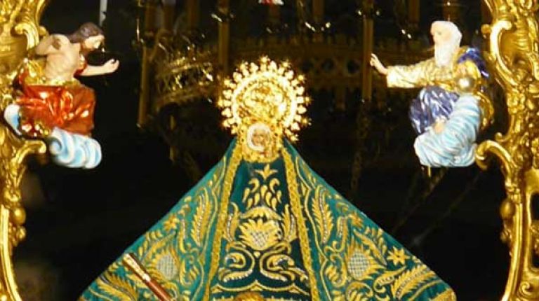 El Cardenal preside  la bajada de la Virgen del Remedio en el inicio de las fiestas patronales en Utiel