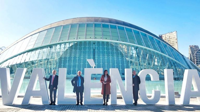 El Ayuntamiento incorpora el nombre de València en una de los enclaves más fotografiados de la ciudad