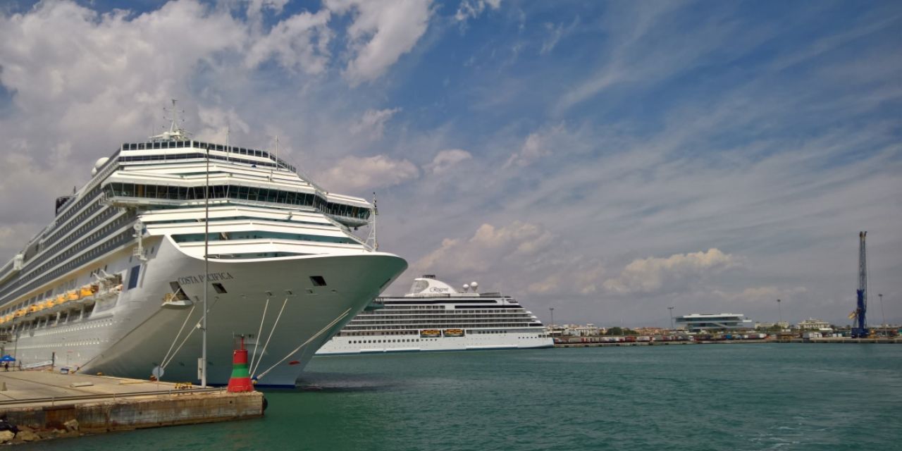  Valenciaport presenta en Lisboa su oferta de cruceros bajo el lema “Valencia se viste de verde”