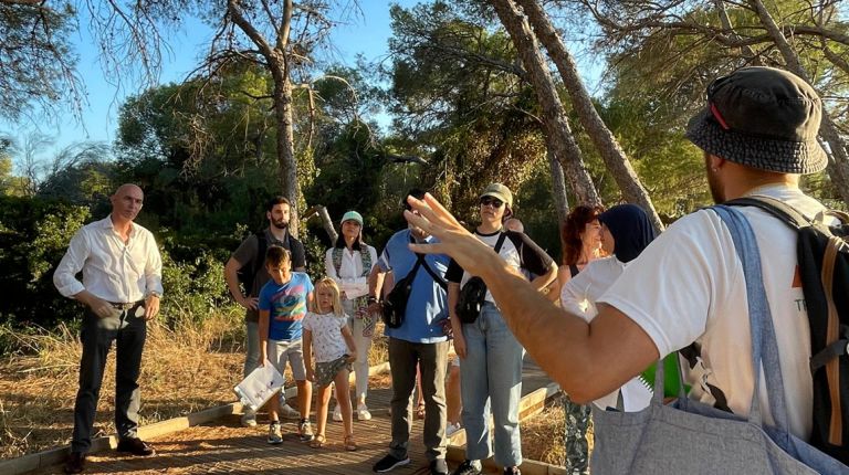 La Concejalía de Devesa-Albufera ofrece de nuevo este año paseos en barca al atardecer en el marco de la Gran Feria de València