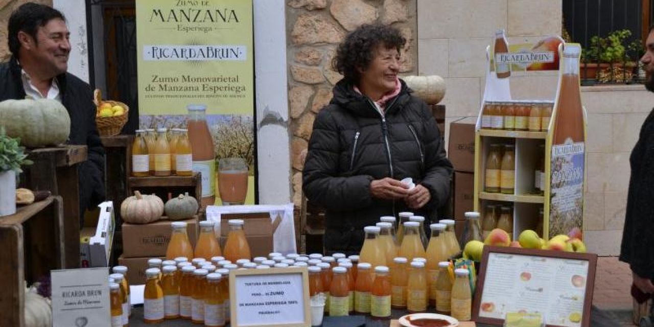  Casas Bajas es el centro de la VI Fiesta de la Manzana Esperiega que llega al Rincón de Ademuz