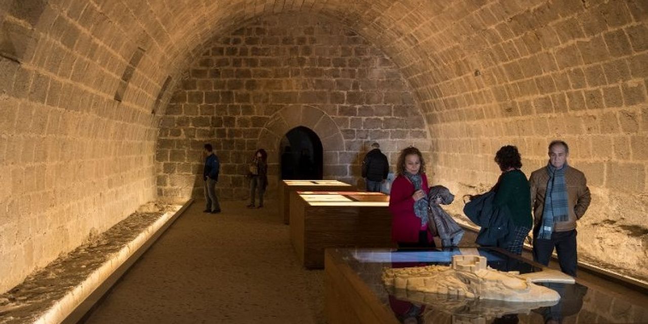  Más de 4.000 turistas disfrutan de las exposiciones del Castillo de Peñíscola durante el puente de Fallas